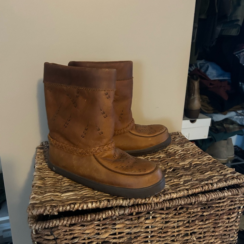 Manitobah Mukluks’s Brown Leather Boots